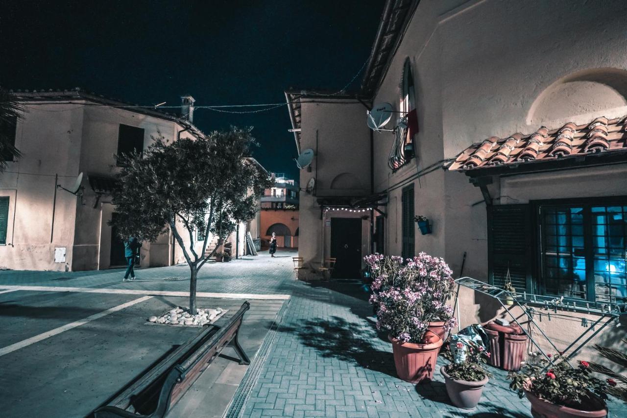Roma Al Mare! Le Comete Del Borghetto リド・ディ・オスティア エクステリア 写真