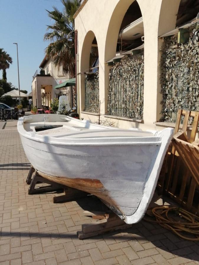 Roma Al Mare! Le Comete Del Borghetto リド・ディ・オスティア エクステリア 写真